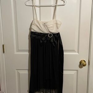 City Studio Black and White Formal Dress - Medium